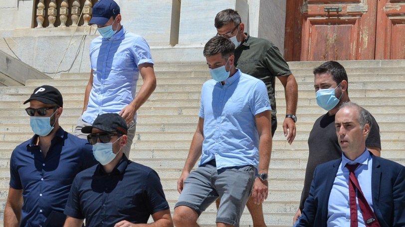 «Sun»: «Ο Χ.Μαγκουάιρ συνελήφθη από μυστική αστυνομία στη Μύκονο που είχε στοχεύσει στο οργανωμένο έγκλημα»