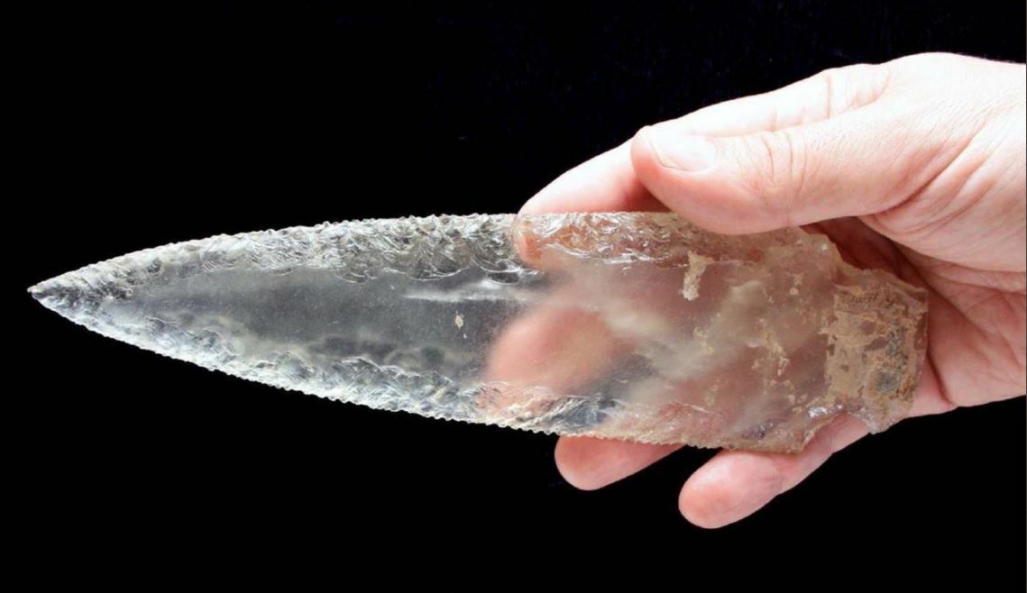 Ισπανία: Βρέθηκε κρυστάλλινο στιλέτο 5.000 ετών σε τάφο (φωτό)
