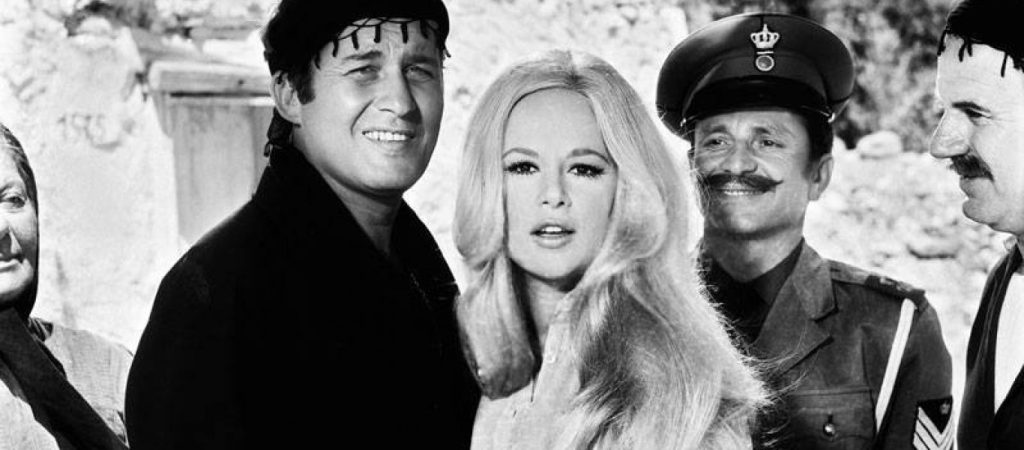 Σπάνιο υλικό από το καλοκαίρι του 1986: Α.Βουγιουκλάκη και Δ.Παπαμιχαήλ ποζάρουν μαζί στην Στησιχόρου (φώτο)