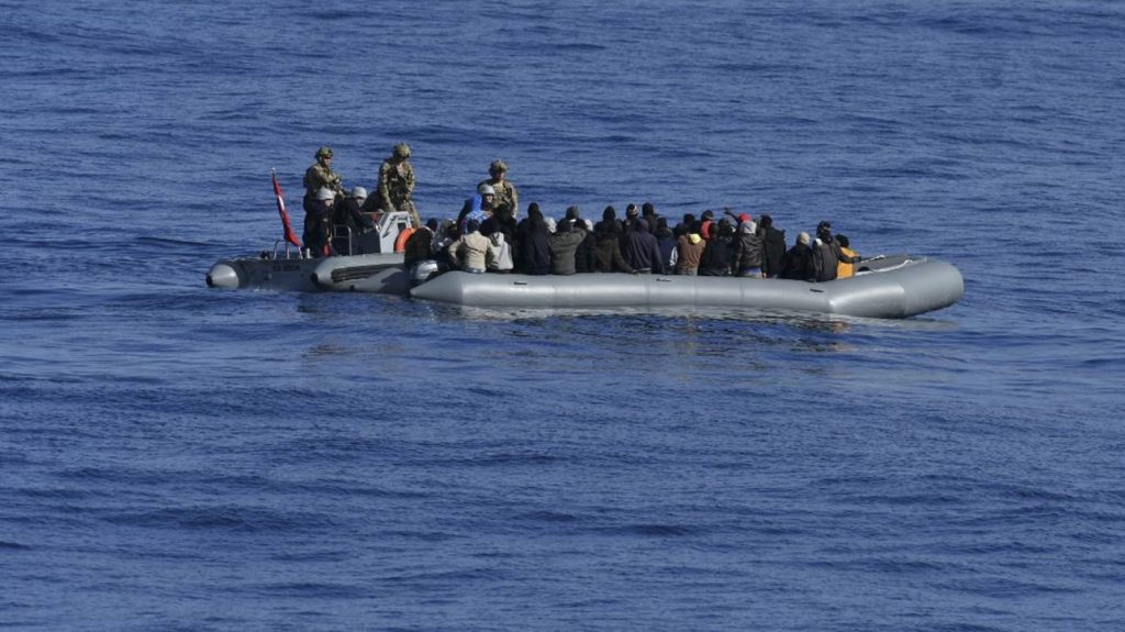 Ιταλία: Στη Λαμπεντούζα κατέφθασαν περίπου 450 αλλοδαποί