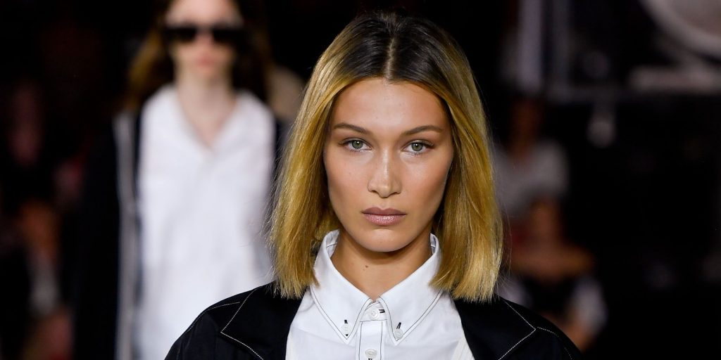 Bella Hadid: Περπατάει στους δρόμους της Νέας Υόρκης με μαύρο διάφανο κορμάκι και «τρίζουν» τα πεζοδρόμια (φωτο)