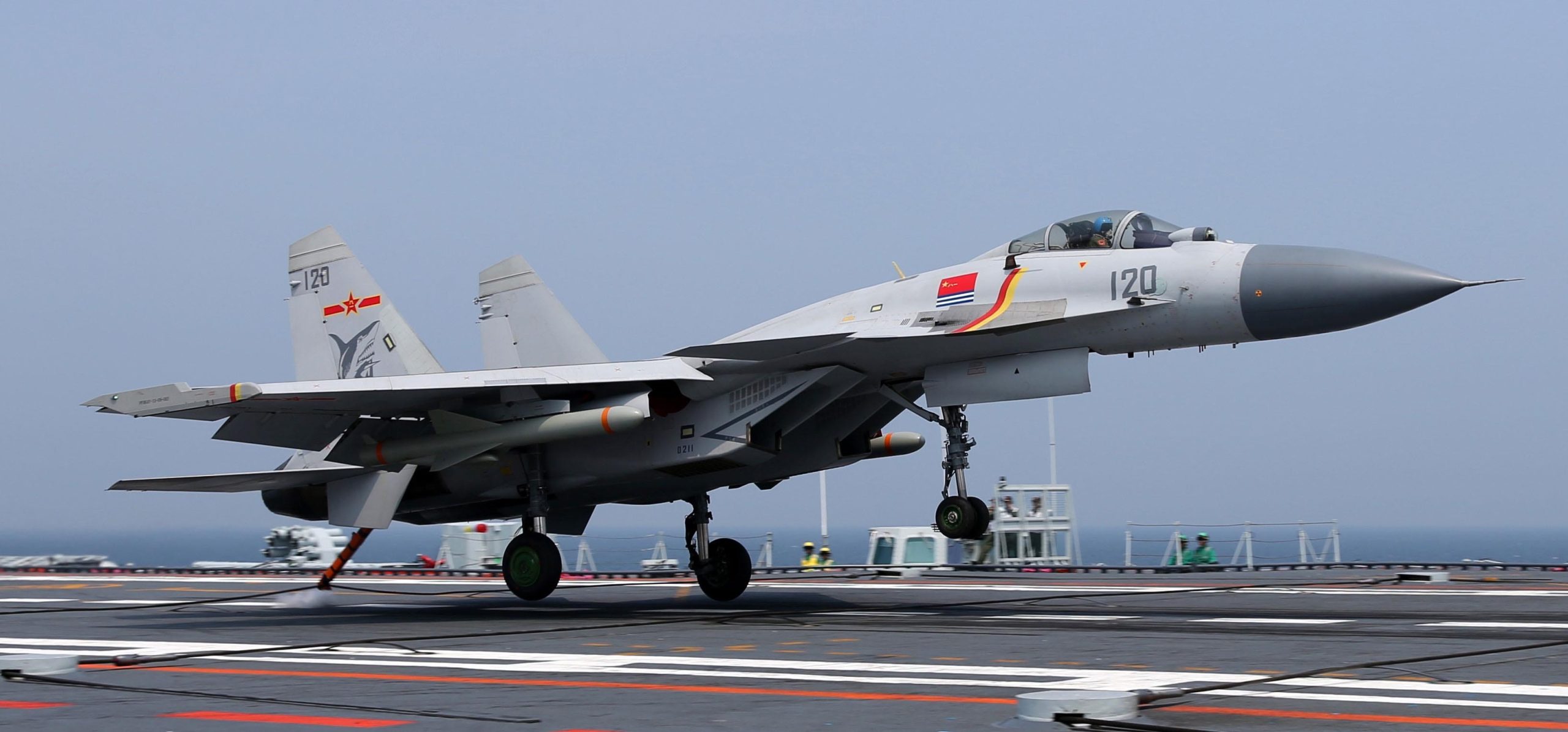 Κινεζικό Ναυτικό; Εντυπωσιακό βίντεο από απονηώσεις J-15 από αεροπλανοφόρο