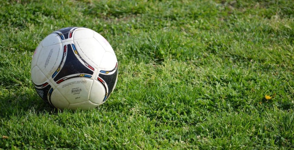 Εθνική Ρωσίας: Διαιτητής καλεί σε καυγά ποδοσφαιριστή που έριξε μπουνιά σε ρέφερι (βίντεο)