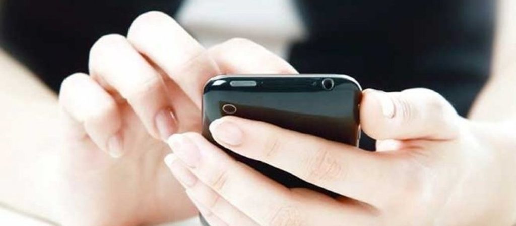 Έχετε αναρωτηθεί; – Γιατί περπατάμε ασυναίσθητα όταν μιλάμε στο τηλέφωνο;