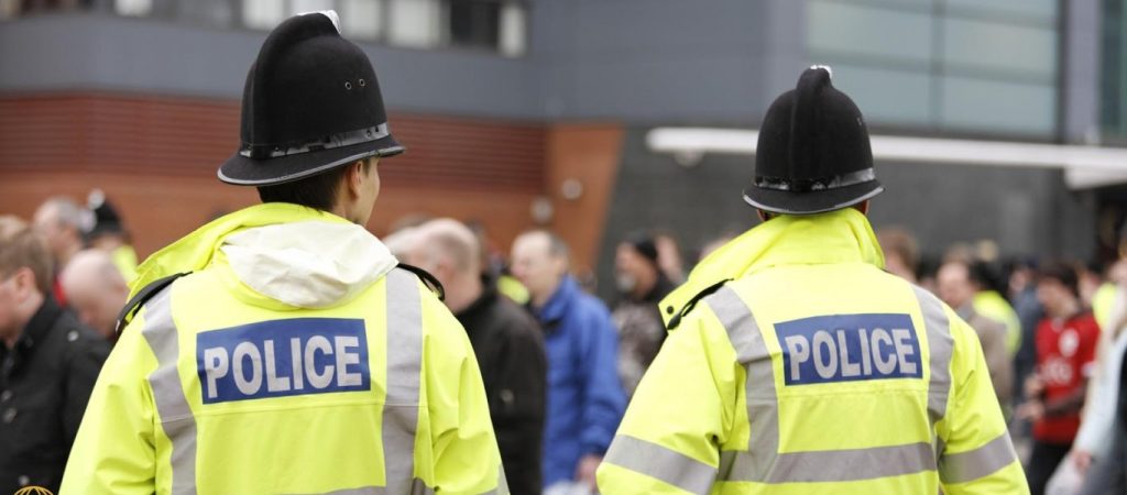 Βρετανία: Στο δικαστήριο 35χρονη καθηγήτρια που έκανε έρωτα με 15χρονο μαθητή της σε χωράφι