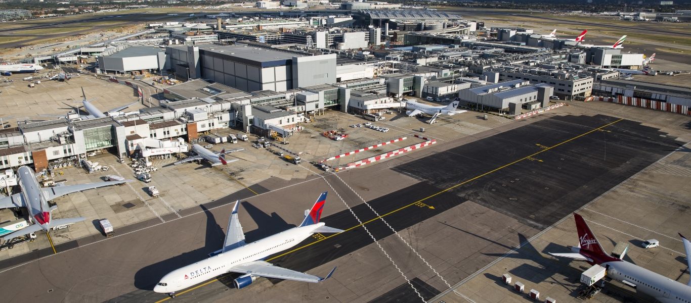 Βρετανία: Περικοπές μέχρι και 1.200 θέσεων εργασίας στο αεροδρόμιο του Χίθροου