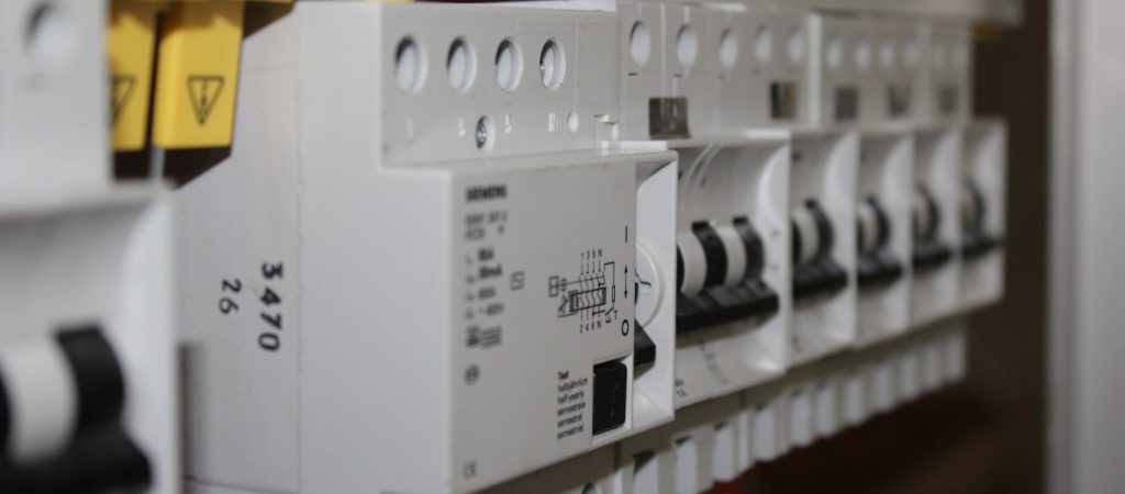 Ρόδος: Καταστηματάρχης έκλεβε ρεύμα επί πέντε χρόνια για την επιχείρησή του