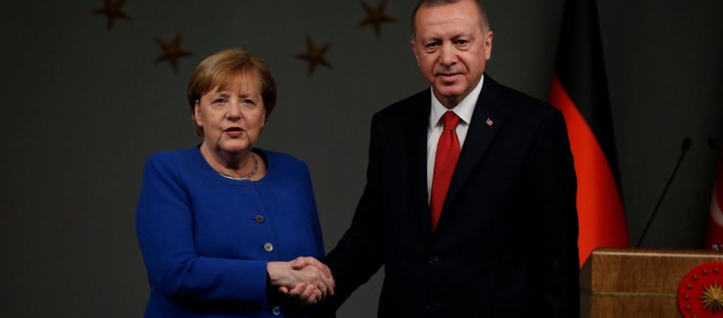 Ρ.Τ.Ερντογάν σε Α.Μέρκελ: «Απαράδεκτο χώρες της ΕΕ να στηρίζουν την εγωιστική Ελλάδα»