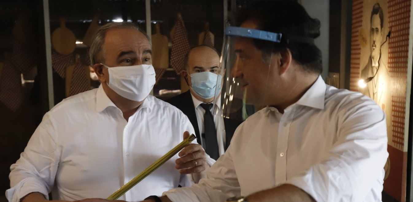 Σε καραντίνα Α.Γεωργιάδης-Ν.Παπαθανάσης – Είχαν συναντηθεί με επενδυτή που διαγνώστηκε με κορωνοϊό