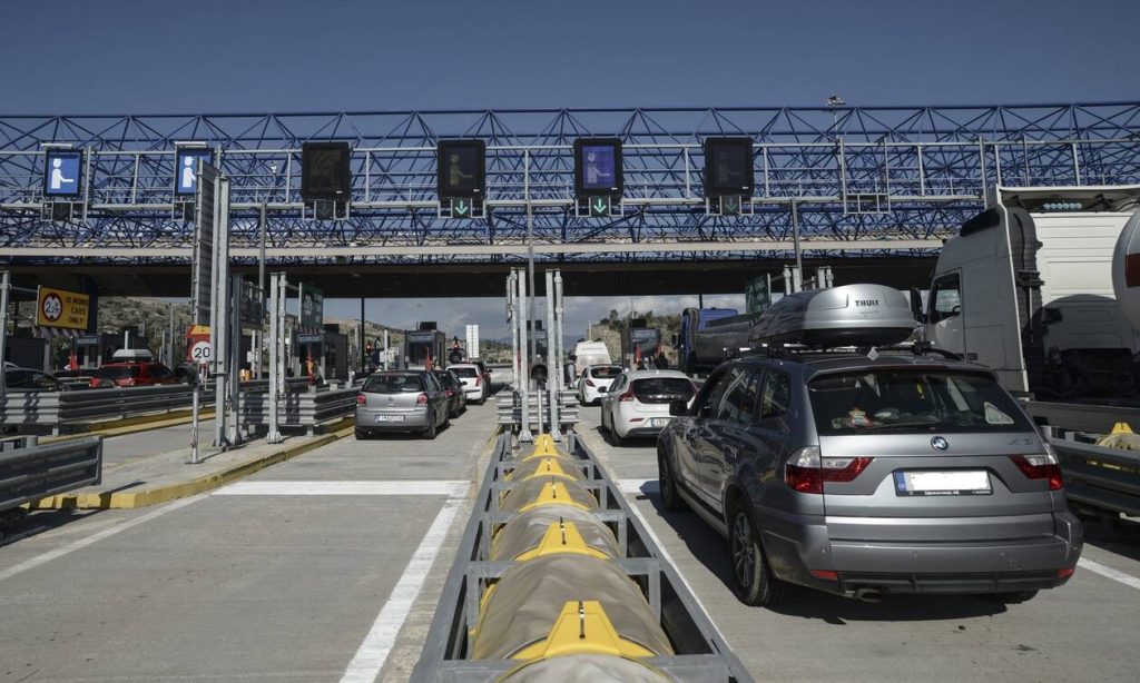 «Παρελθόν» οι ουρές στα διόδια: Με ένα e-pass η διέλευση των οχημάτων – Πότε θα τεθεί σε ισχύ