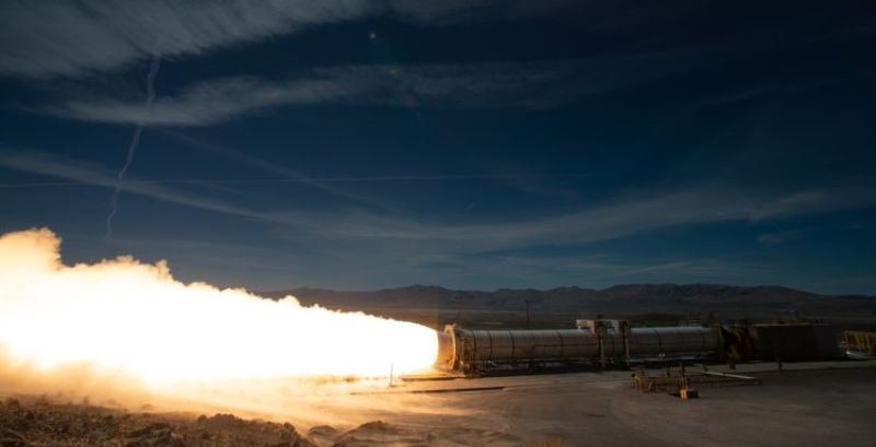 NASA: Δοκιμές σε πανίσχυρο «πύραυλο προώθησης» για νέα επανδρωμένη αποστολή στη Σελήνη (βίντεο)