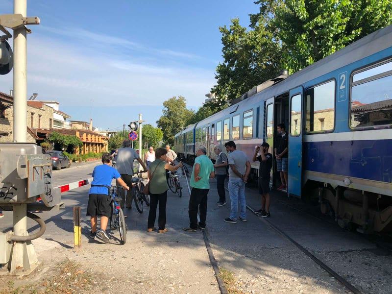 Ηλικιωμένη παρασύρθηκε από συρμό του ΟΣΕ στα Τρίκαλα (φώτο)