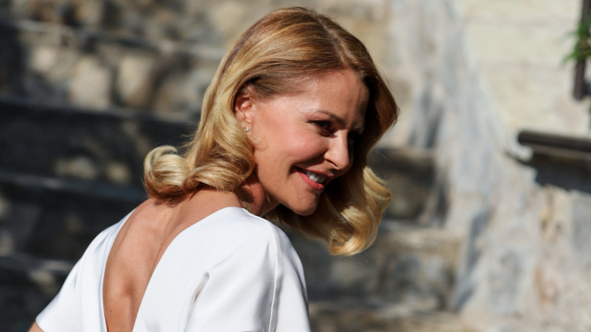 Στο αεροδρόμιο Ελ. Βενιζέλος με φουσκωμένη κοιλίτσα η Τζένη Μπαλατσινού (φωτο)