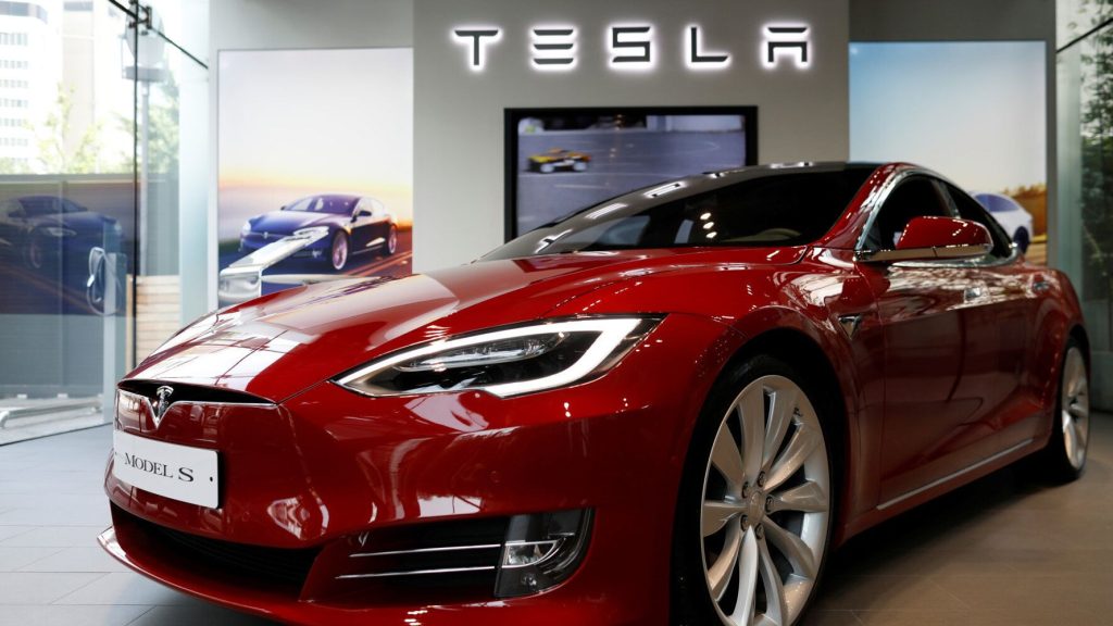 Τα Tesla στην Ελλάδα – Από σήμερα στο εμπορικό κέντρο Golden Hall (βίντεο)