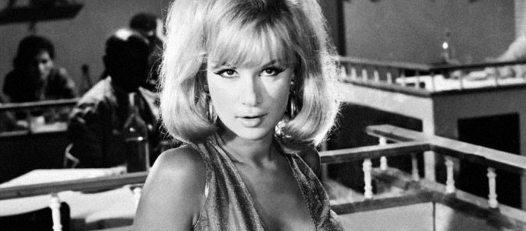 Αλίκη Βουγιουκλάκη: Το σπάνιο κλικ στην κρεβατοκάμαρα του εξοχικού της στον Θεολόγο (φωτο)