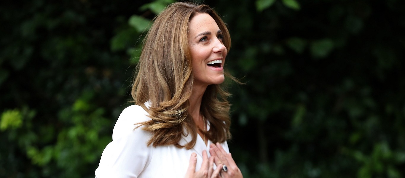 Η Κ.Μίντλετον υπογράφει την επίσημη αλληλογραφία της με εντελώς ανεπίσημο τρόπο (φώτο)