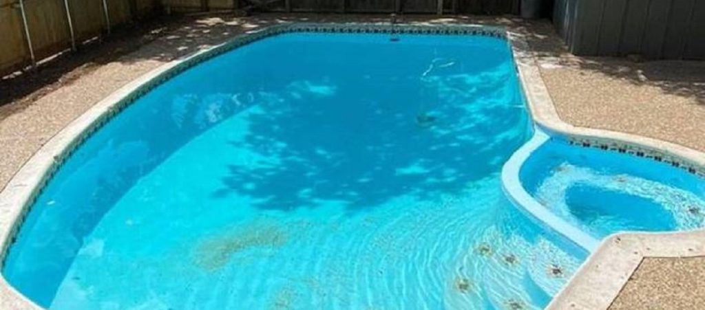 Έβρεξε και τότε ανακάλυψε πως το σπίτι του έχει πισίνα (φώτο)