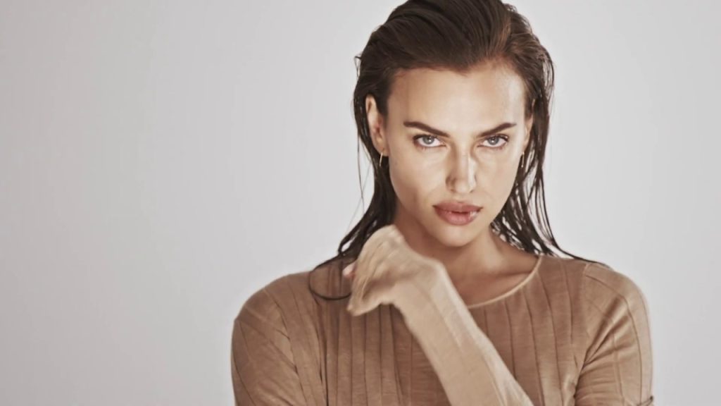 Irina Shayk: «Αναστατώνει» τη Νέα Υόρκη με μίνι αποκαλυπτικό φόρεμα (φωτο)