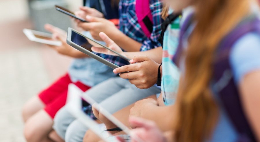 Κίνδυνοι από την αυξημένη εξάρτηση των παιδιών από την τεχνολογία στη μετά Covid-19 εποχή