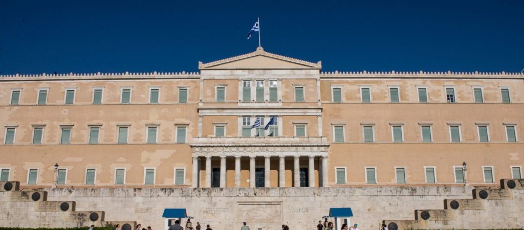 Νέα μέτρα στήριξης άνω του 1,4 δισ. ευρώ κατέθεσε η κυβέρνηση στη Βουλή