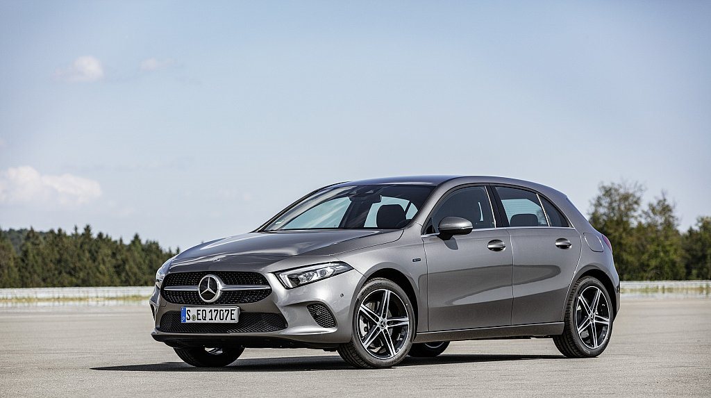 Έφτασαν στη χώρα μας τα νέα μοντέλα Α250e hatchback και A250e Sedan