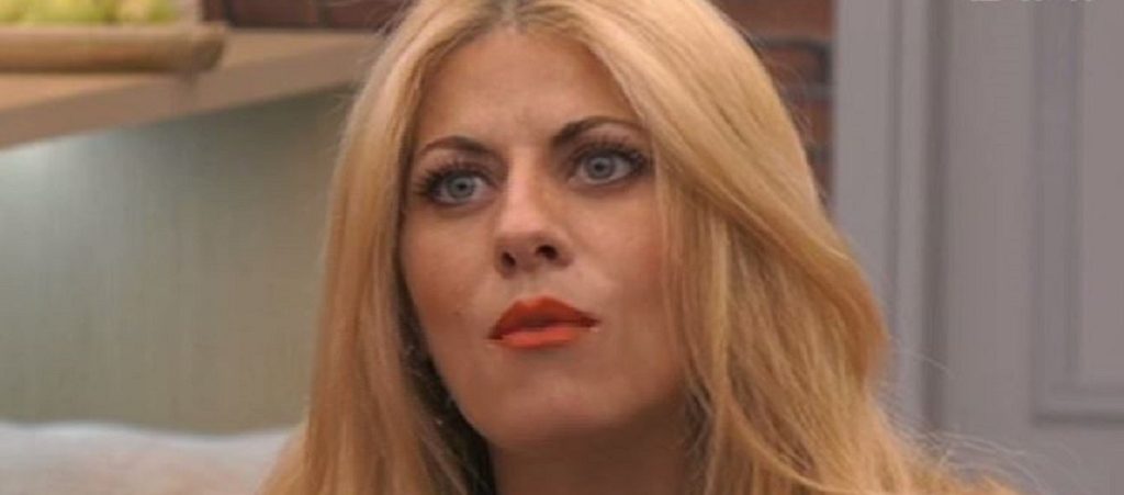 Big Brother: Χαμός με το κινητό που κρατούσε η Άννα Μαρία (φώτο)