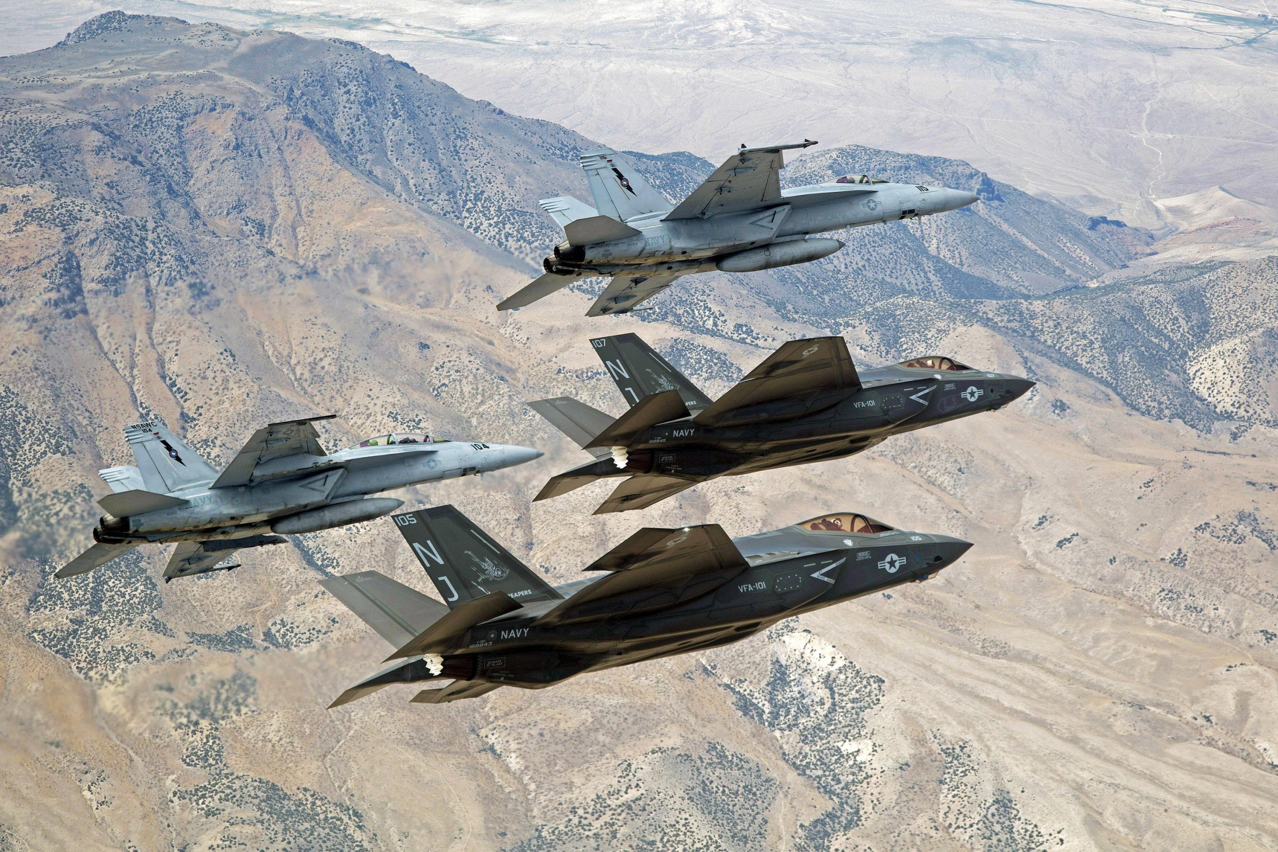 Μεγάλη διπλωματική & αμυντική εξέλιξη στη Μ.Ανατολή: «Ναι» στην πώληση F-35 & ΕΑ-18G Growler στα ΗΑΕ! – Ευκαιρία για ΠΑ