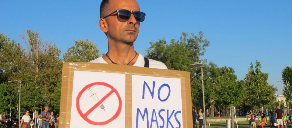 «Ναι στο σχολείο όχι στην μάσκα»: Διαμαρτυρία γονέων στη Δυτική Ελλάδα για τις μάσκες στα σχολεία (βίντεο)