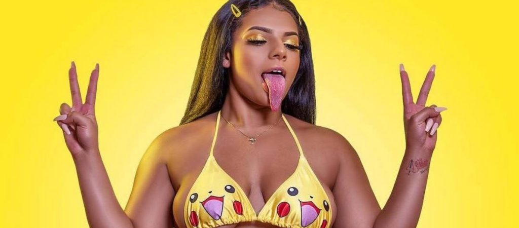 H «ζουμερή» Mikayla Saravia κρατάει ψηλά την… θερμοκρασία και μετά το καλοκαίρι (φώτο)