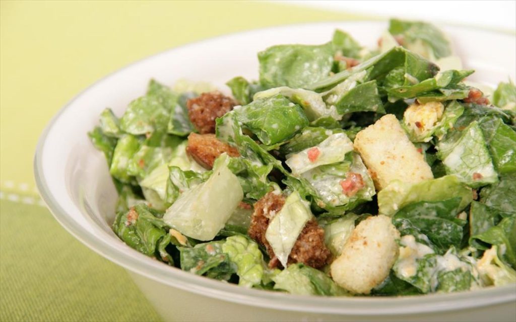 Αυτές είναι οι σαλάτες που αποτελούν… θερμιδικές «βόμβες»