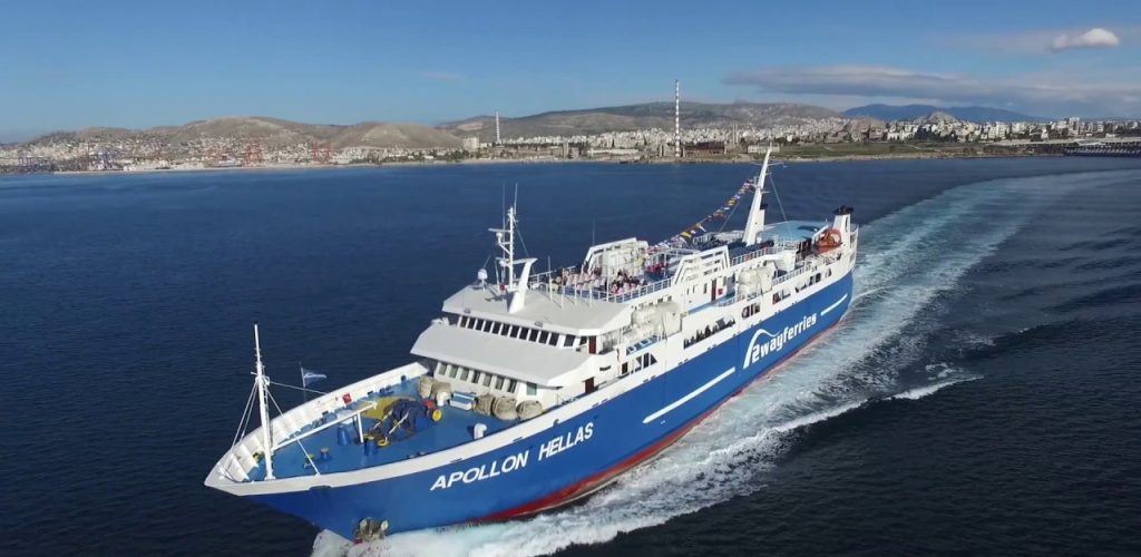 Αίγινα: O εντυπωσιακός χαιρετισμός πλοίου στον Άγιο Σώστη (βίντεο)