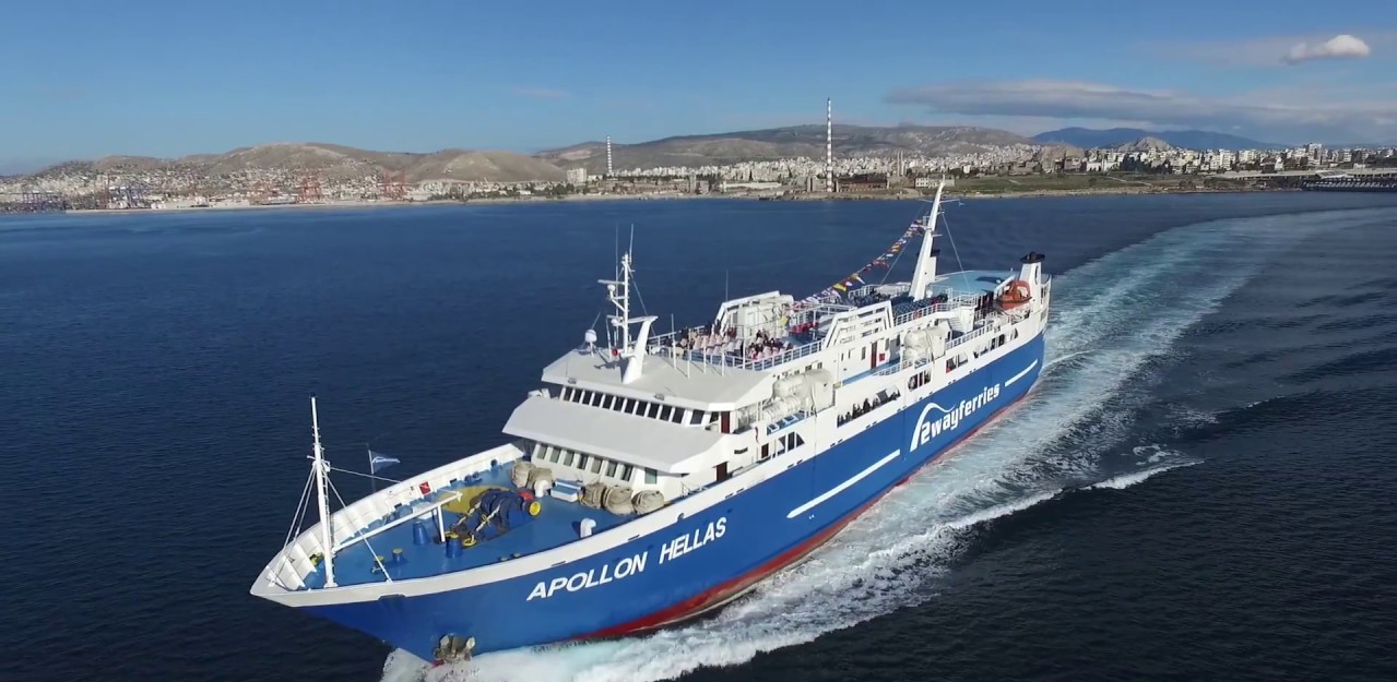 Αίγινα: O εντυπωσιακός χαιρετισμός πλοίου στον Άγιο Σώστη (βίντεο)