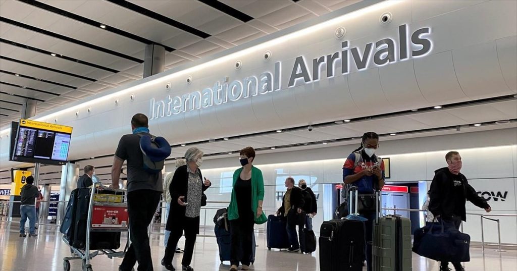 Βρετανία: Σε 14 ημερών καραντίνα όσοι επιστρέφουν από επτά ελληνικά νησιά (βίντεο)