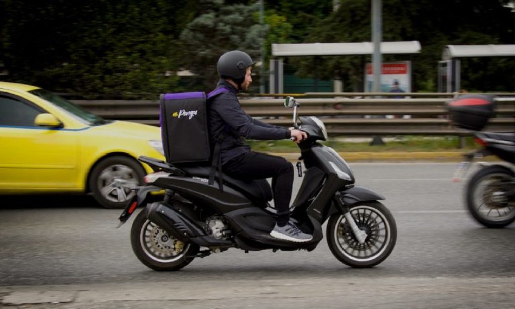 Η κυβέρνηση «τελειώνει» και τα delivery – Σε ποιες περιοχές θα σταματούν τα μεσάνυχτα
