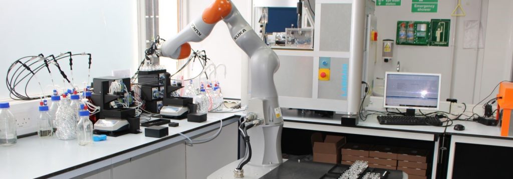 Λίβερπουλ: Το ρομπότ «χημικός» που είναι 1.000 φορές πιο γρήγορο από τον άνθρωπο (βίντεο)