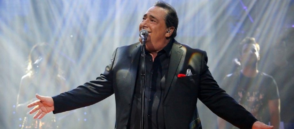 Άφησε το μικρόφωνο κι έγινε αγρότης ο Β.Καρράς – Παράγει ελιές και σύκα (βίντεο)