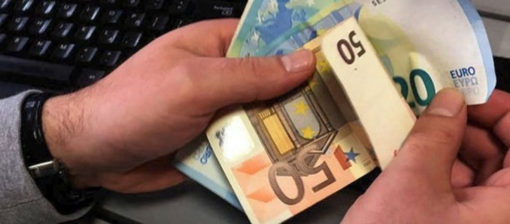 Το Μάρτιο του 2021 οι αποφάσεις για το ύψος του κατώτατου μισθού – «Προτεραιότητα» η μείωση των εισφορών