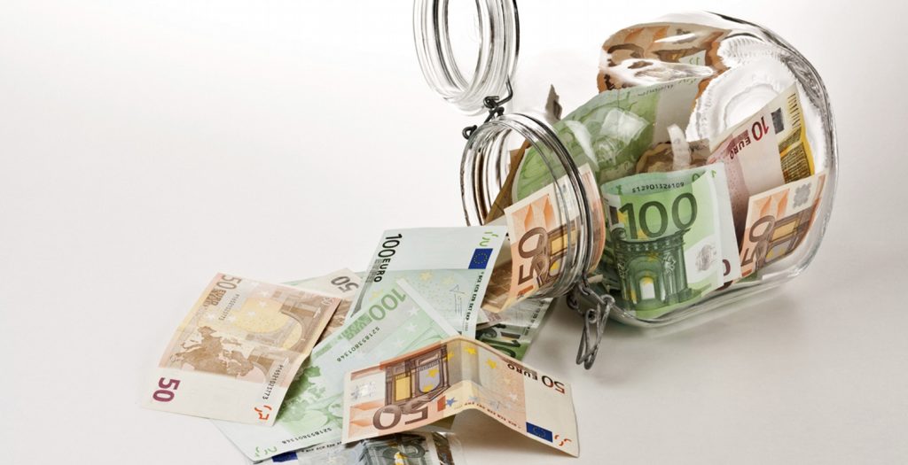 Με αυτόν τον τρόπο θα βάλεις στην άκρη σχεδόν 1.000 ευρώ μέσα σε ένα χρόνο (φώτο)