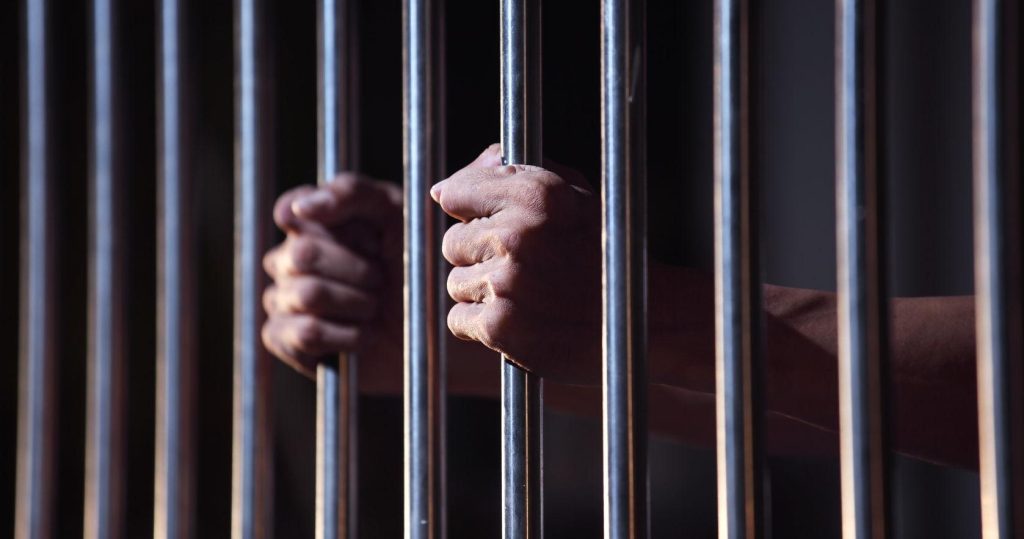 Ιταλία: Ισοβίτης «έκοψε με τα δόντια και κατάπιε» δάχτυλο σωφρονιστικού υπαλλήλου