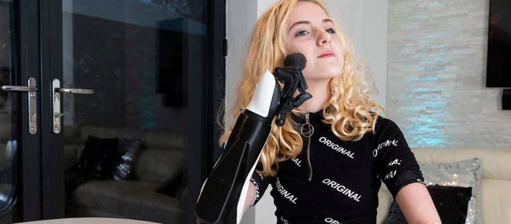 Tilly Lockey: Η 14χρονη με τα βιονικά χέρια αναλαμβάνει τηλεοπτική εκπομπή (βίντεο)