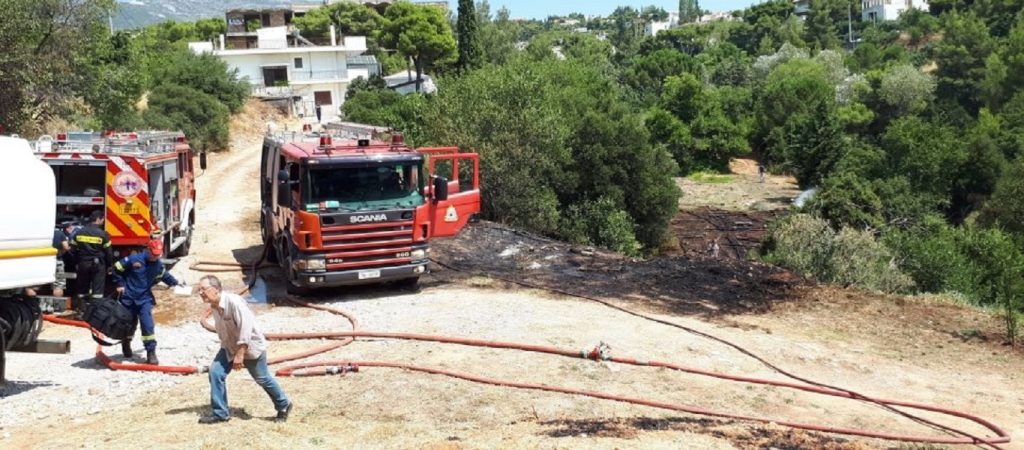 Κηφισιά: Φωτιά σε εξέλιξη στο Ρέμα Κοκκιναρά – Βρίσκεται σε οικιστικό κομμάτι