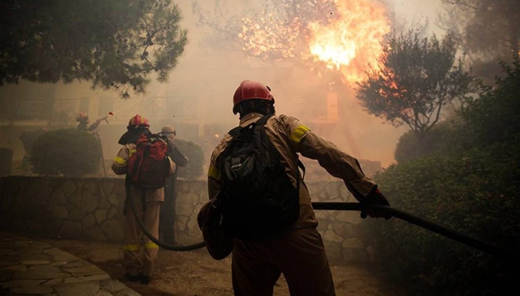 Δήμος Σαρωνικού: Έκκληση στους πολίτες να εκκενώσουν τα σπίτια τους