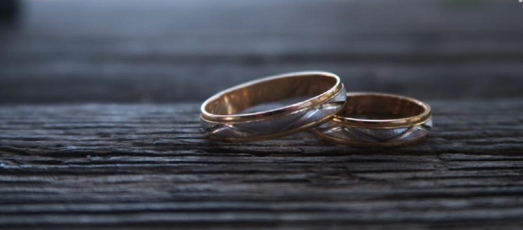 Την απάτησε o σύζυγός της και το έμαθε τρία χρόνια – Το διάβασε στην αναγγελία του δεύτερου γάμου του