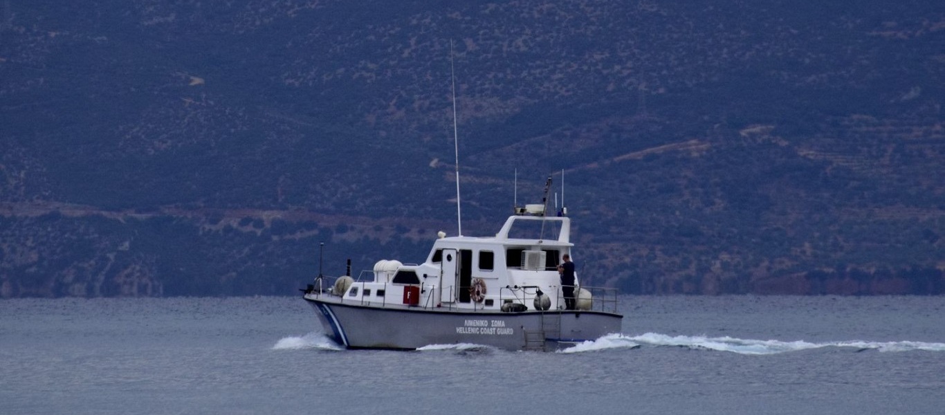 Ίος: Ημιβυθίστηκε θαλαμηγός – Σώοι περισυλλέχθηκαν και οι 12 επιβαίνοντες