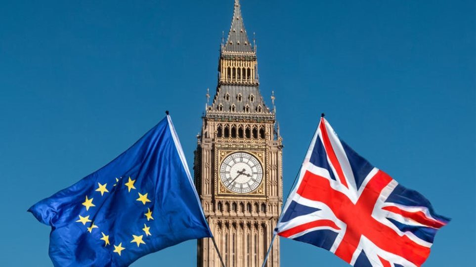 Συνομιλίες ΕΕ-Βρετανίας για το Brexit υπό την απειλή κυρώσεων