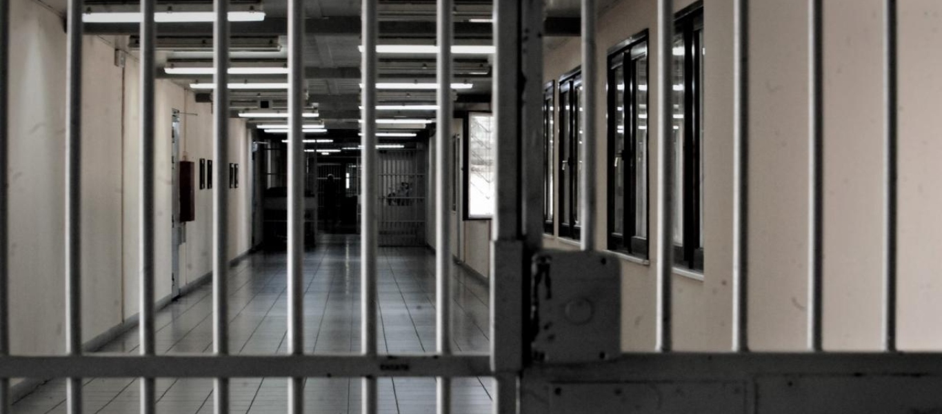 Φυλακές Άμφισσας: Έρευνα απέφερε «καρπούς» – Εντοπίστηκαν μαχαίρια και αυτοσχέδιο αλκοολούχο ποτό