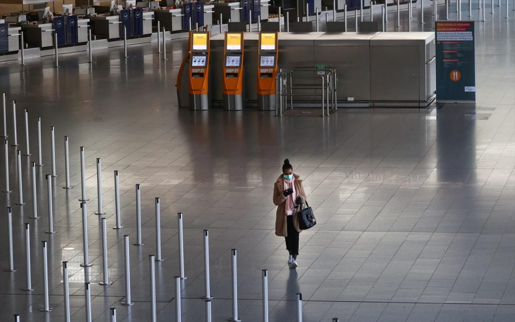 «Μαύρος» και ο Αύγουστος για τον τουρισμό: Πάνω από 55% η πτώση της επιβατικής κίνησης