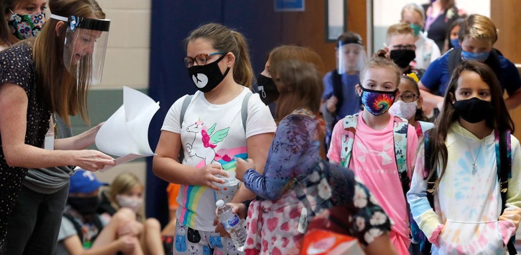 Παρέμβαση εισαγγελέα για τα εξώδικα από γονείς μαθητών σε καθηγητές για τη χρήση μάσκας στα σχολεία