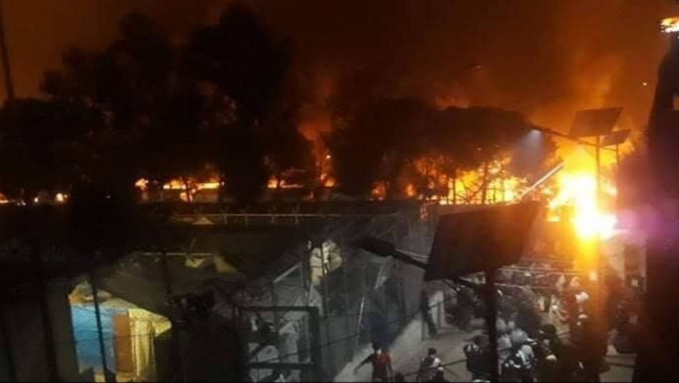 Μόρια: Ύποπτα SMS εξετάζει η αστυνομία για την φωτιά – Βρέθηκαν μηνύματα μίσους για την Ελλάδα