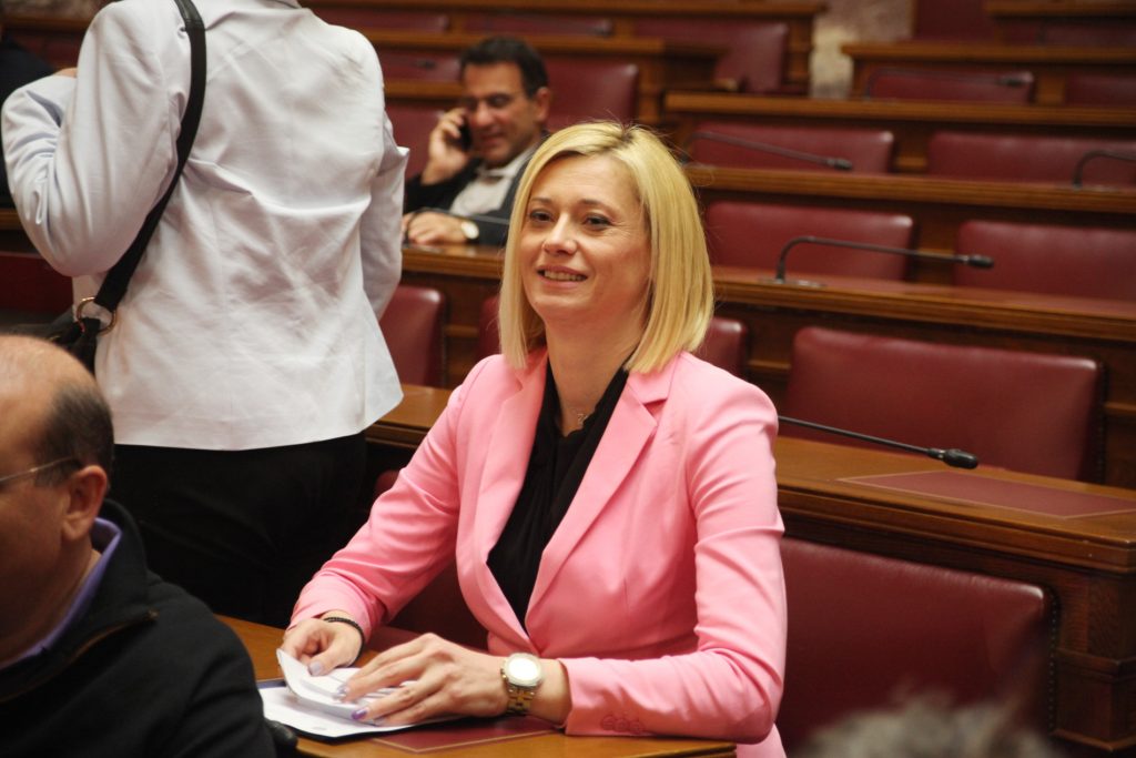 Σε εκκλησία στον Βύρωνα η Ραχήλ Μακρή – «Η Παναγία δάκρυσε για το χάλι μας» (βίντεο-φωτο)